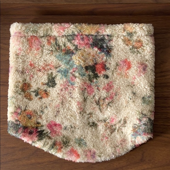 Fuzzy floral snood scarf - Picture 1 of 4